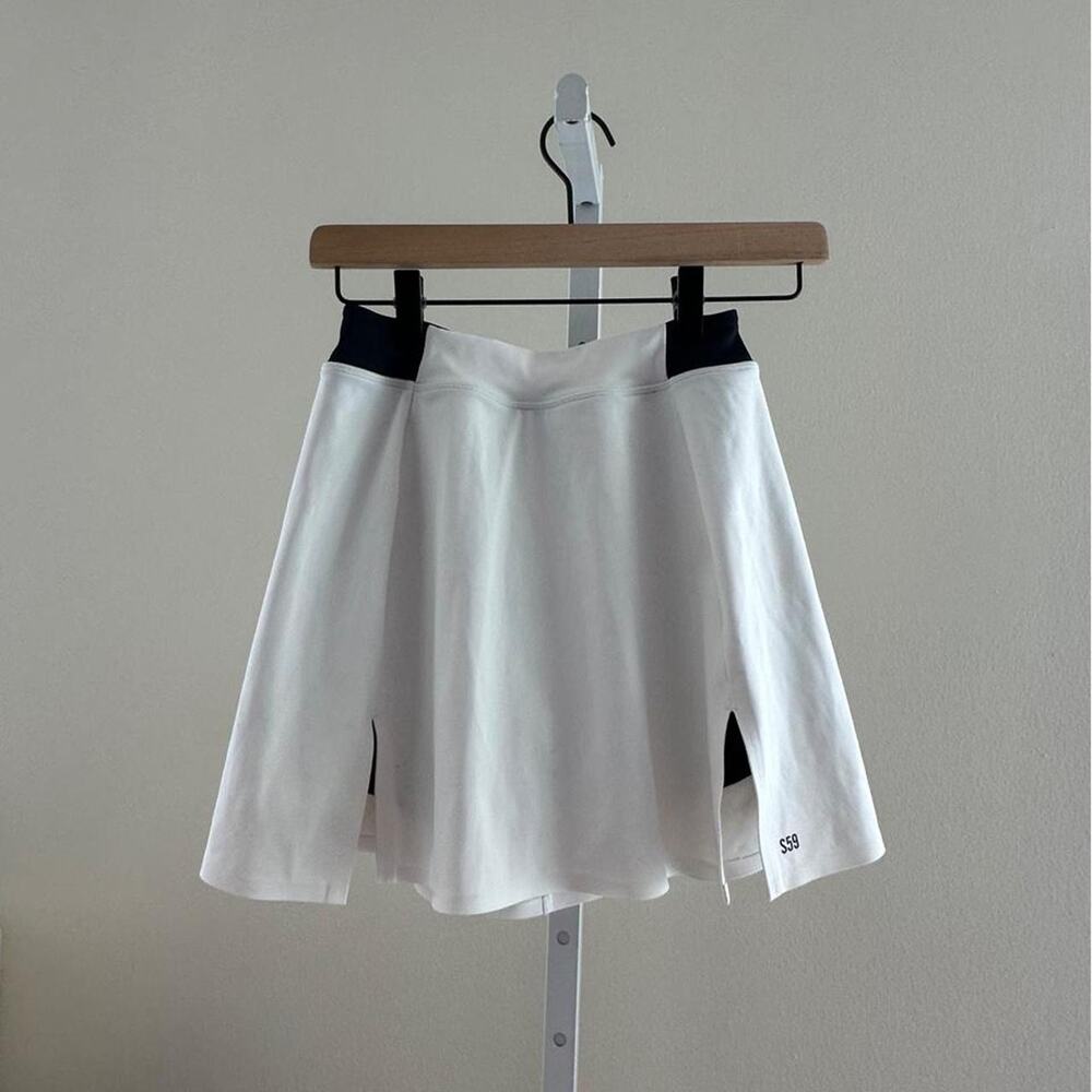 S59 white tennis skirt with